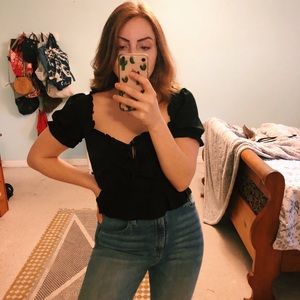 UO Riley Ruffle Top in Black